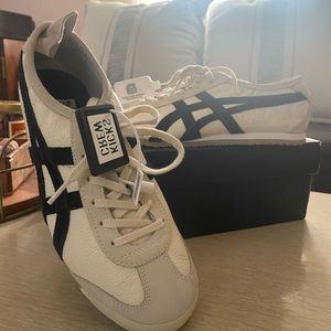 New in box Onitsuka Tiger Mexico 66 in Birch/black. Women’s size 7.5 (EU 39)